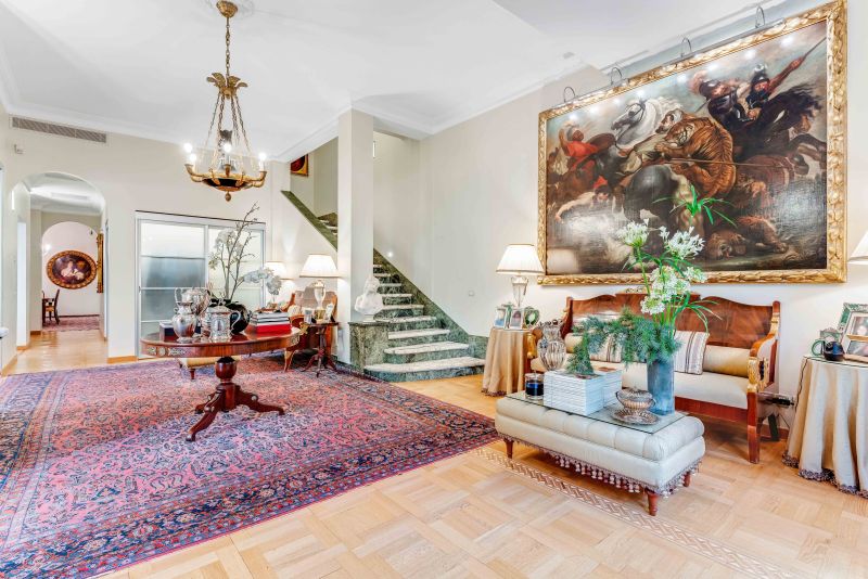 Esclusiva villa con giardino