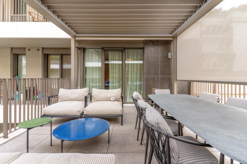 SPLENDIDA DIMORA DI DESIGN CON BOX E TERRAZZO