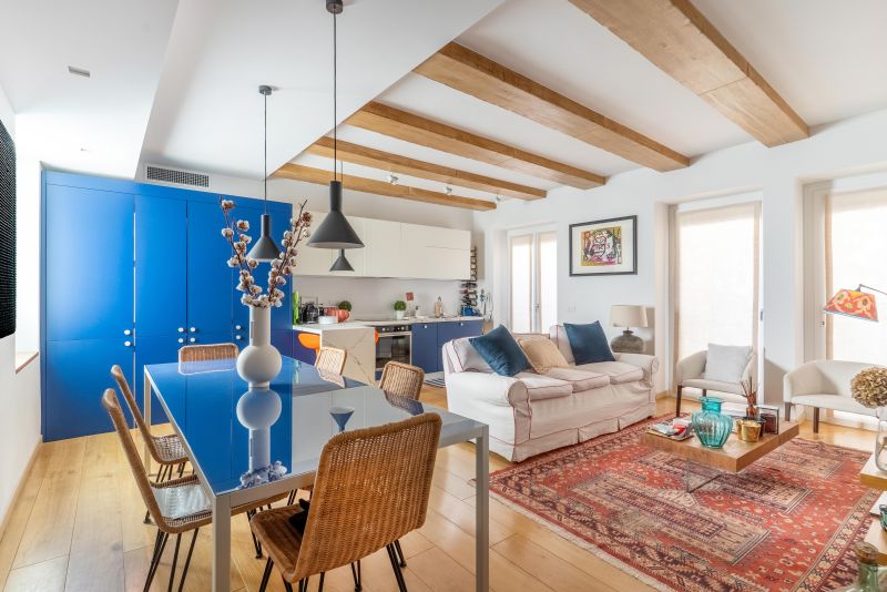 MODERNA RESIDENZA CON TERRAZZA IN TRICOLORE