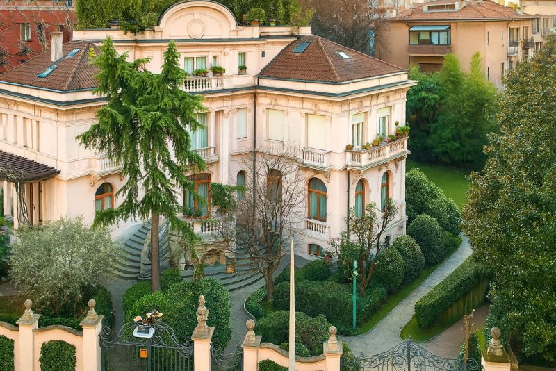 Prestigiosa Residenza Liberty con Giardino, Piscina e tre box